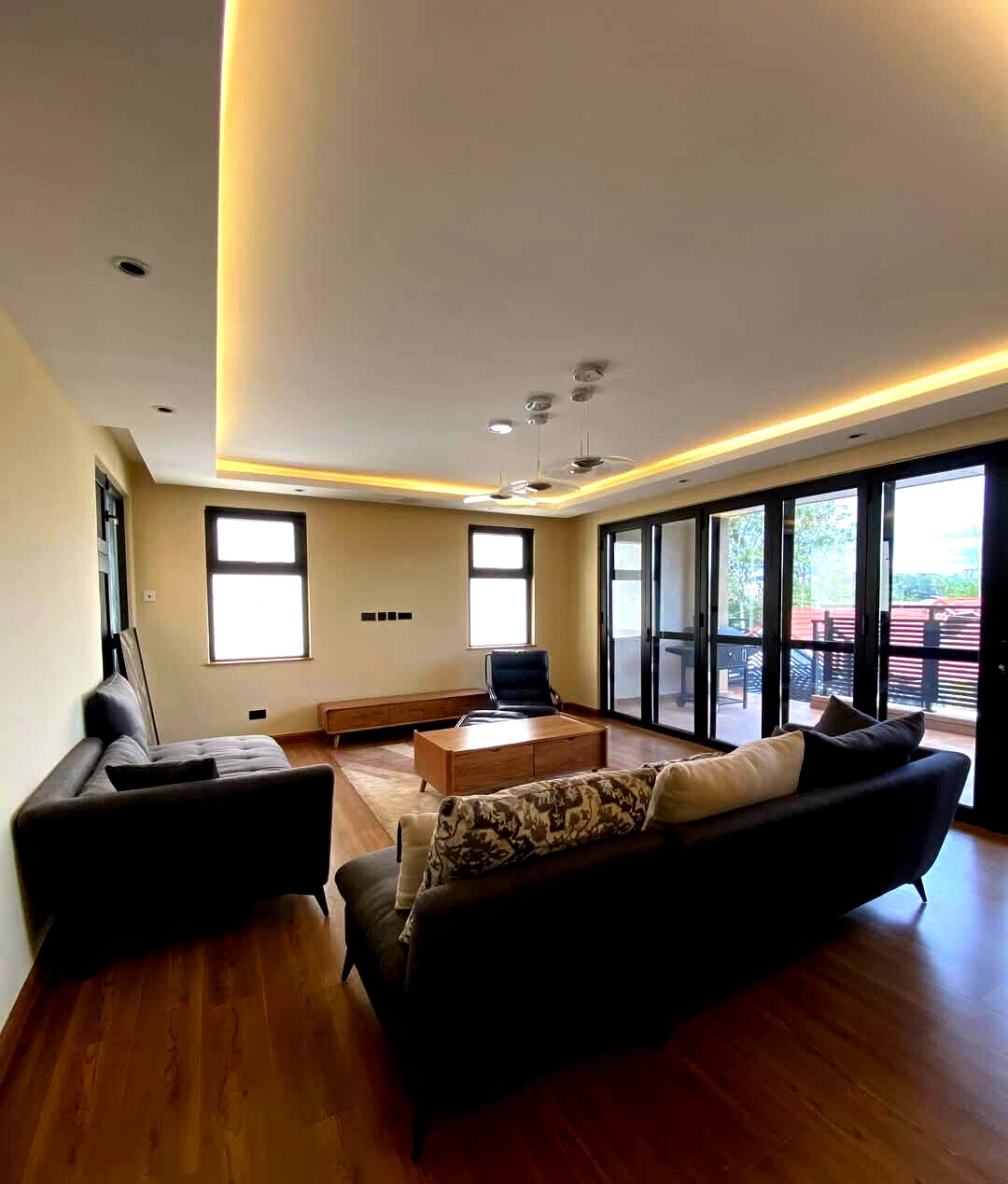 4BR Villa with Lift, Home Theater & Wine Cellar - Lavington