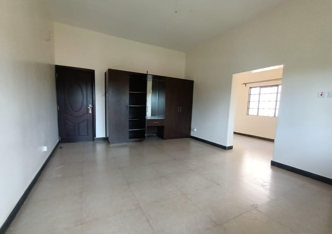5BR All-Ensuite Townhouse with Private Garden - Runda Evergreen