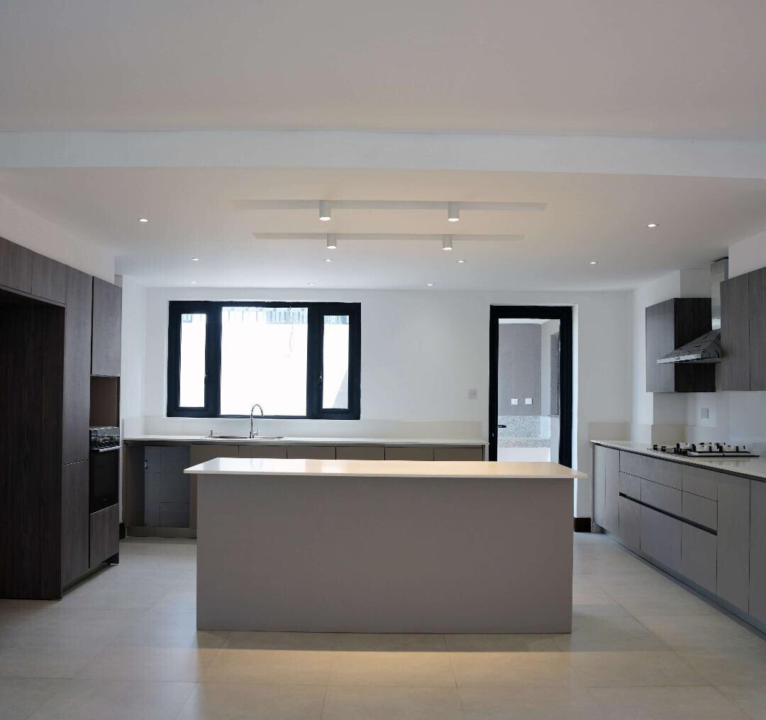 5BR Townhouse with Sunken Lounge & Fireplace - Kitisuru