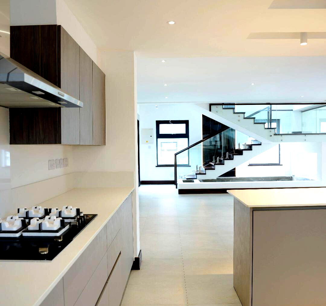 5BR Townhouse with Sunken Lounge & Fireplace - Kitisuru