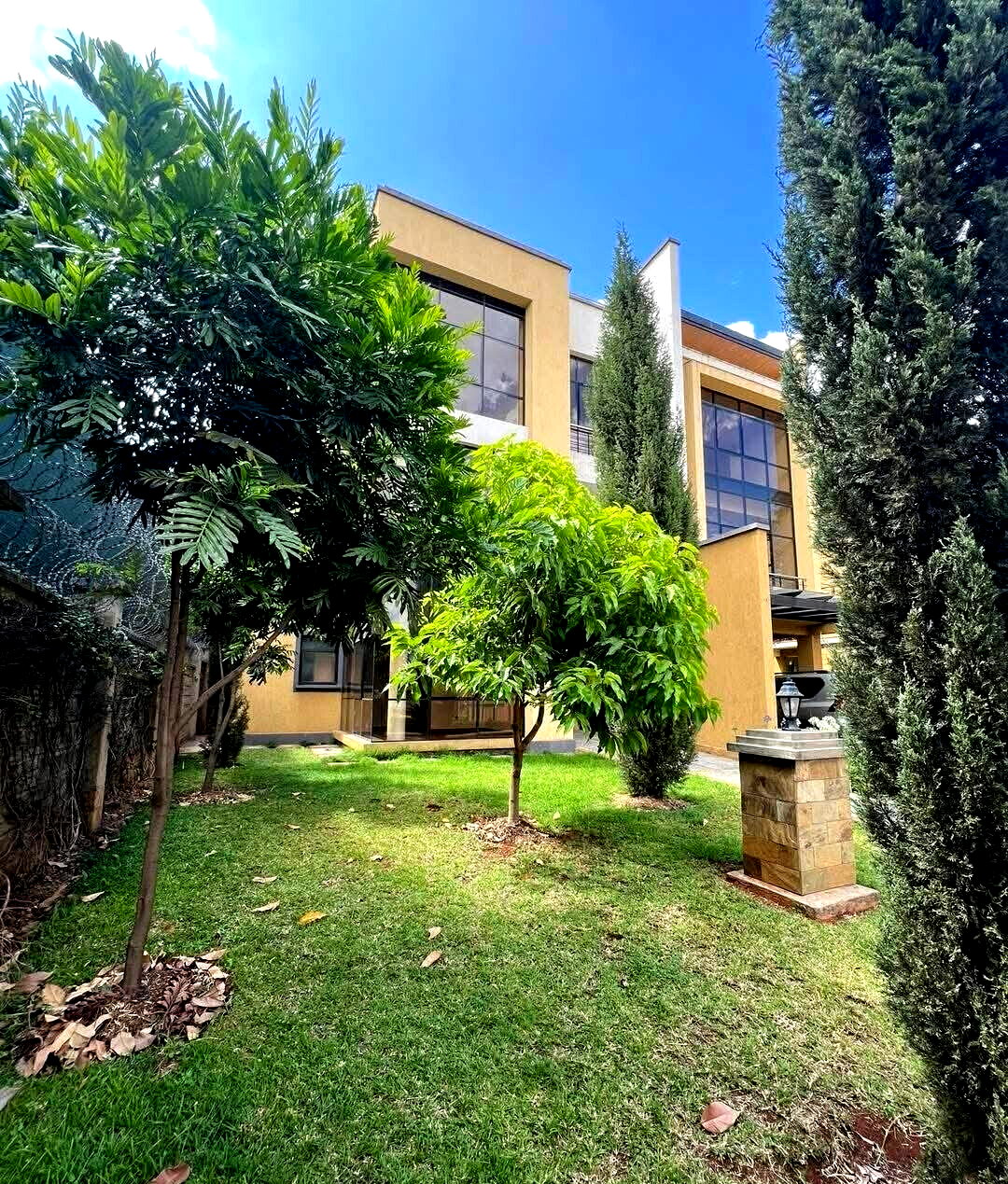 5-Ensuite Townhouse with Rooftop Terrace & DSQ - Lavington