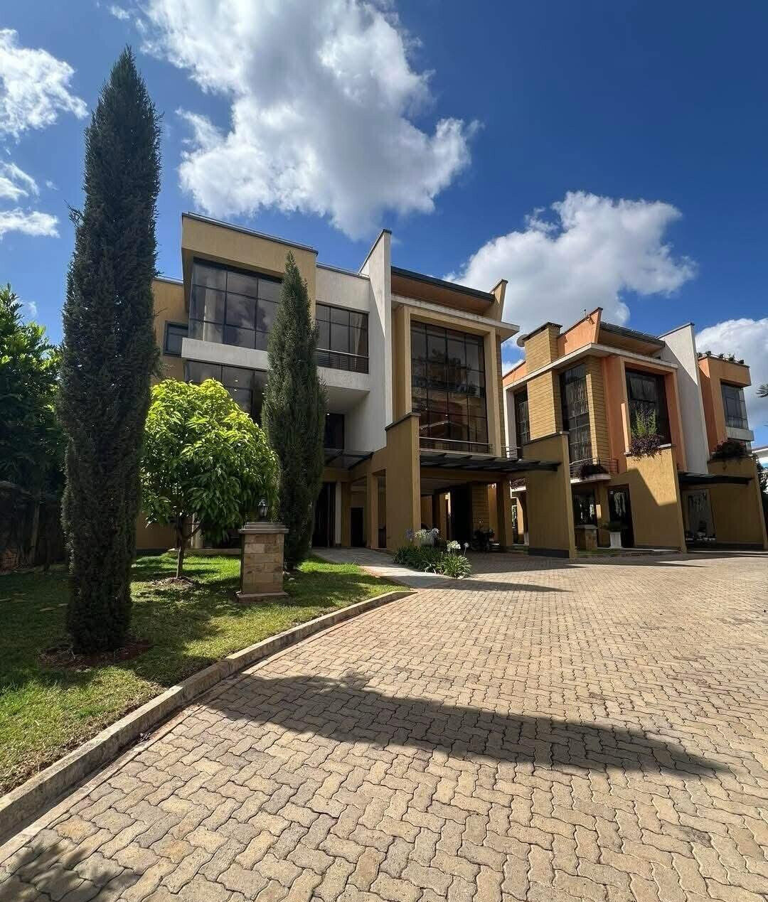 5-Ensuite Townhouse with Rooftop Terrace & DSQ - Lavington