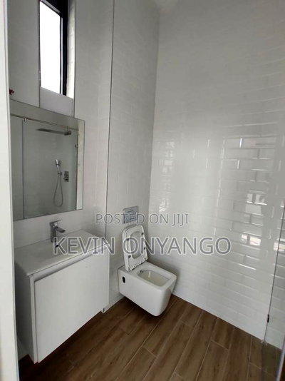 3bdrm Penthouse in Lavington for sale - Image 11