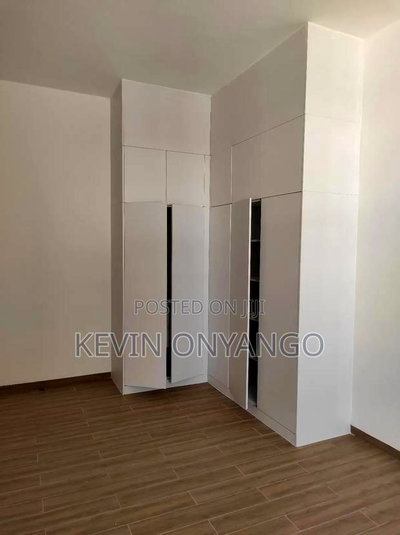 3bdrm Penthouse in Lavington for sale - Image 7