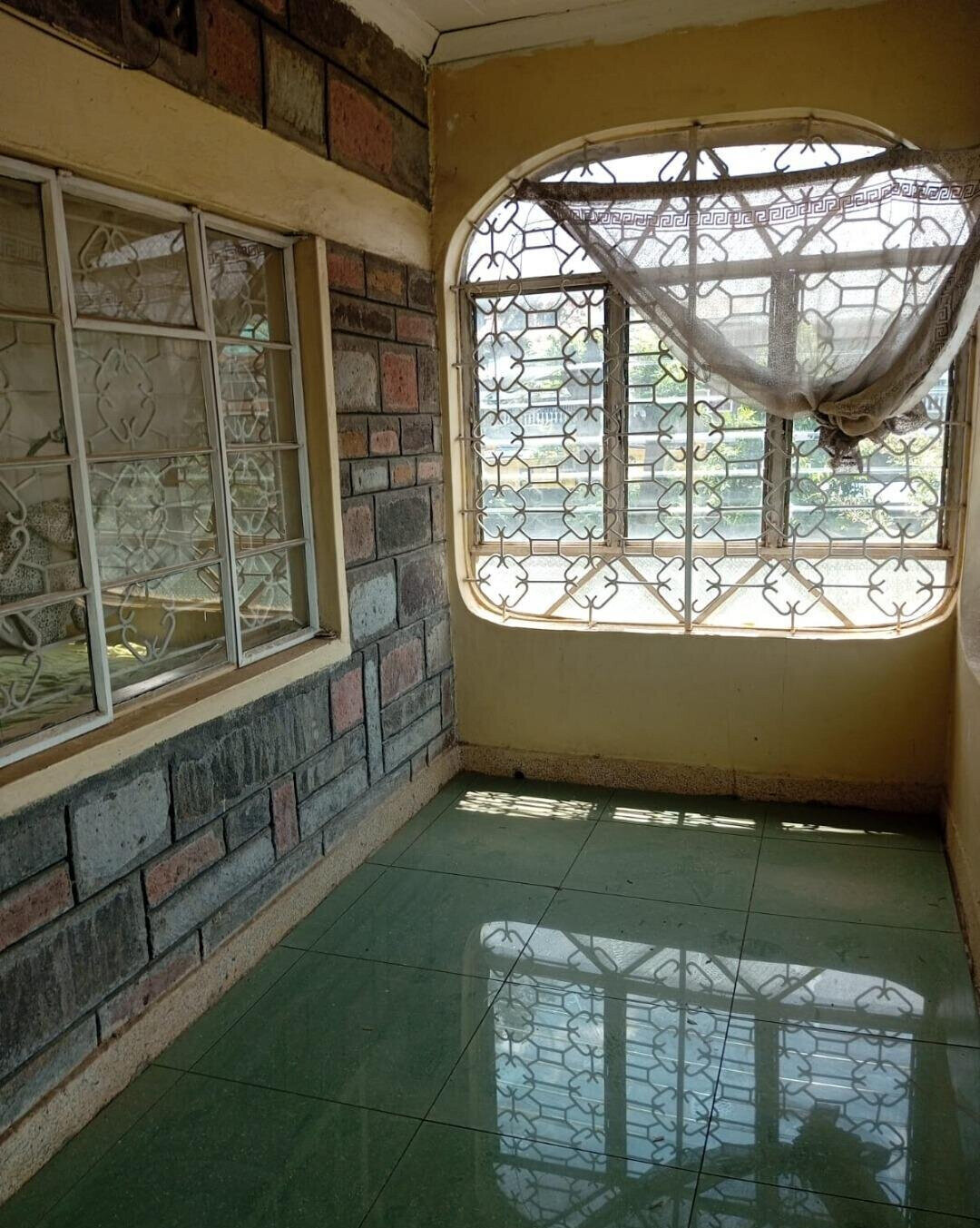 50x100 Plot 6BR Home in Bahati