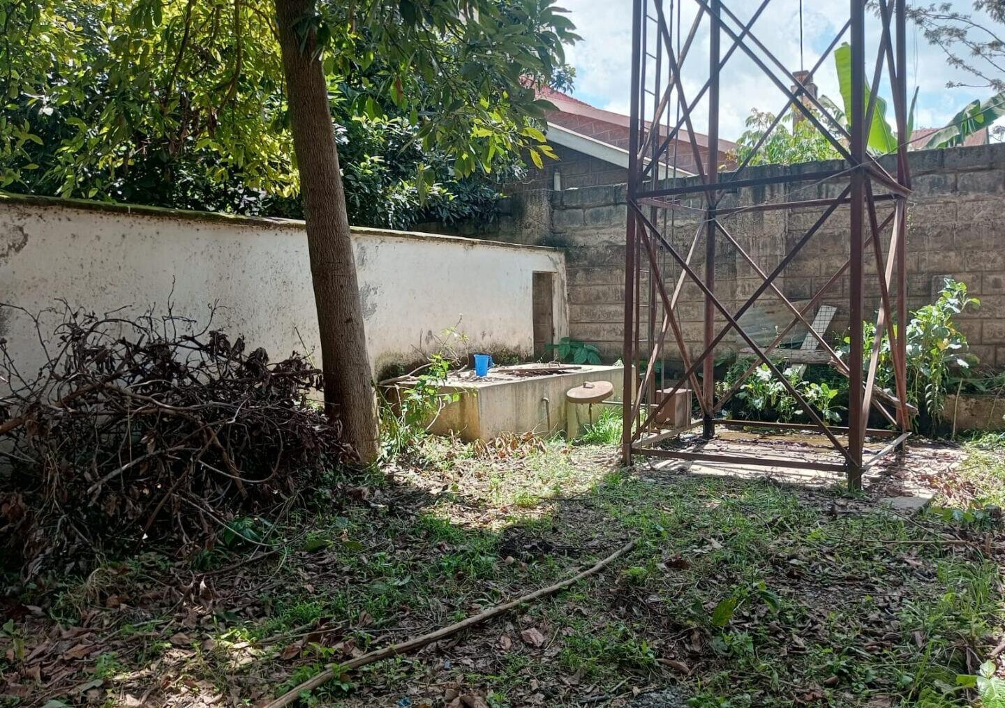 50x100 Plot 6BR Home in Bahati