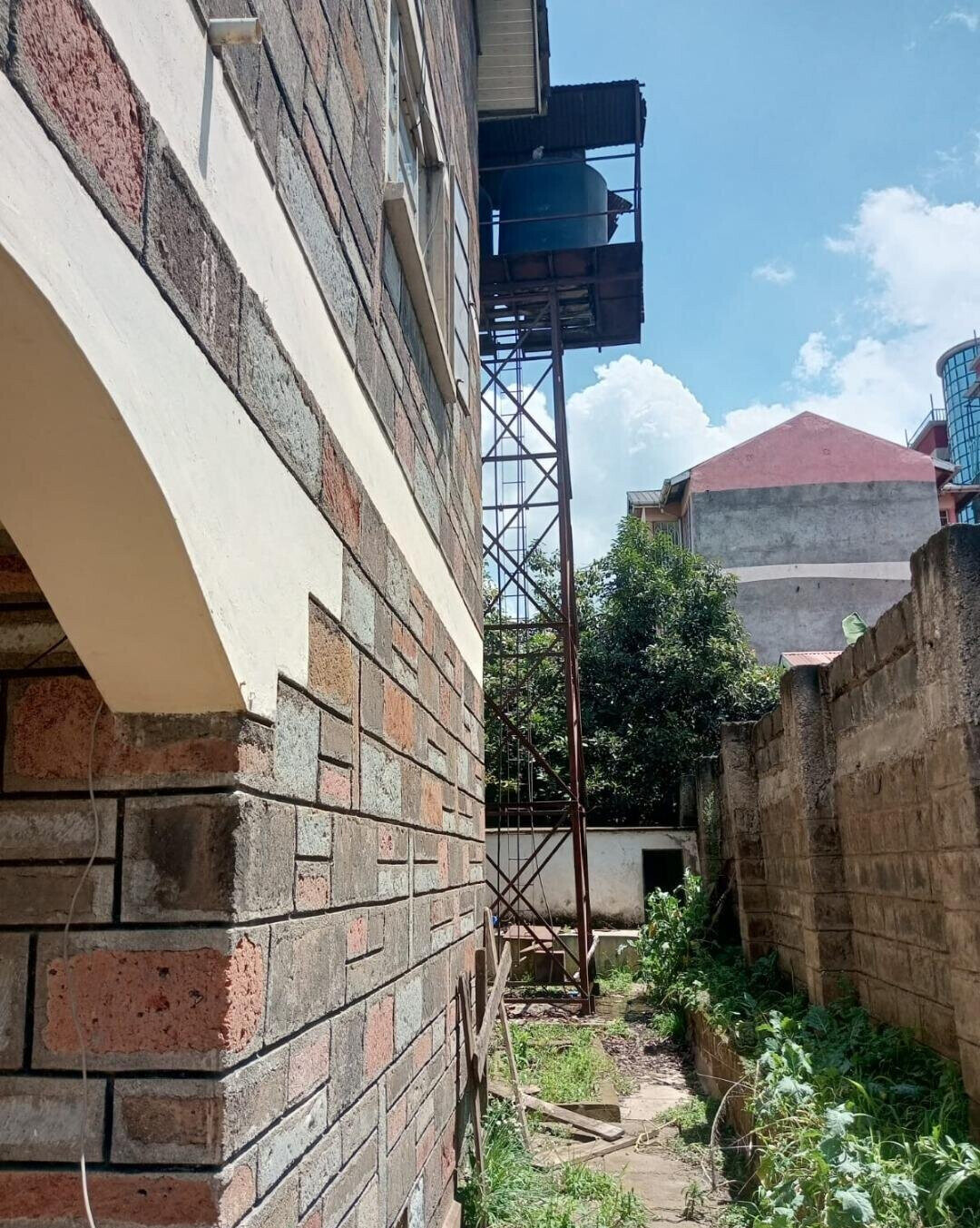50x100 Plot 6BR Home in Bahati