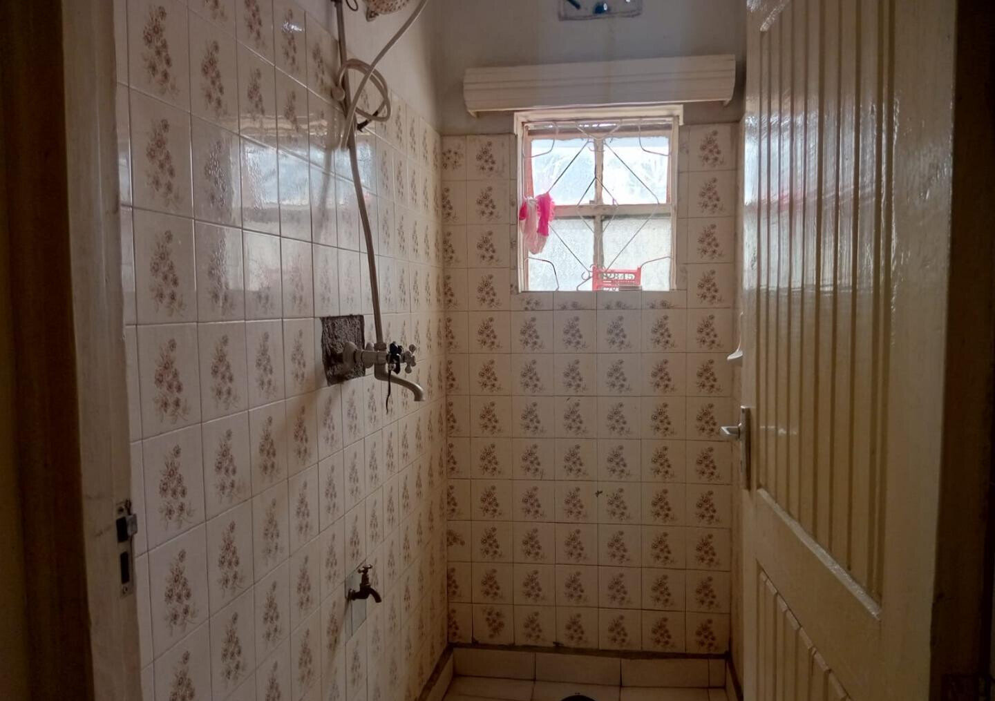 50x100 Plot 6BR Home in Bahati