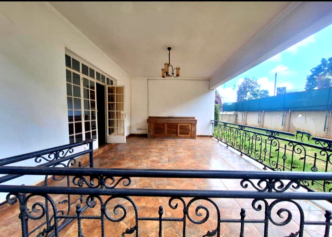 4-Ensuite Townhouse with Playground & DSQ in Gated Lavington