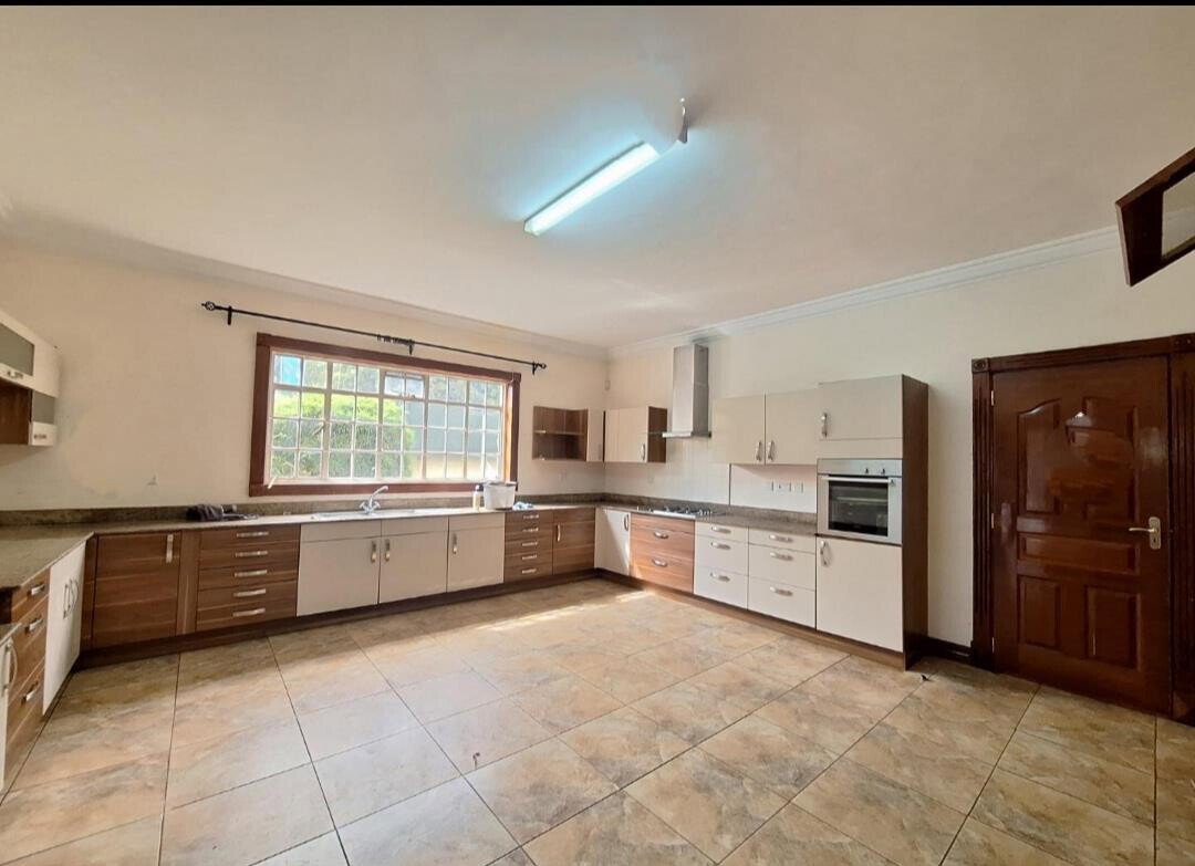 4-Ensuite Townhouse with Playground & DSQ in Gated Lavington