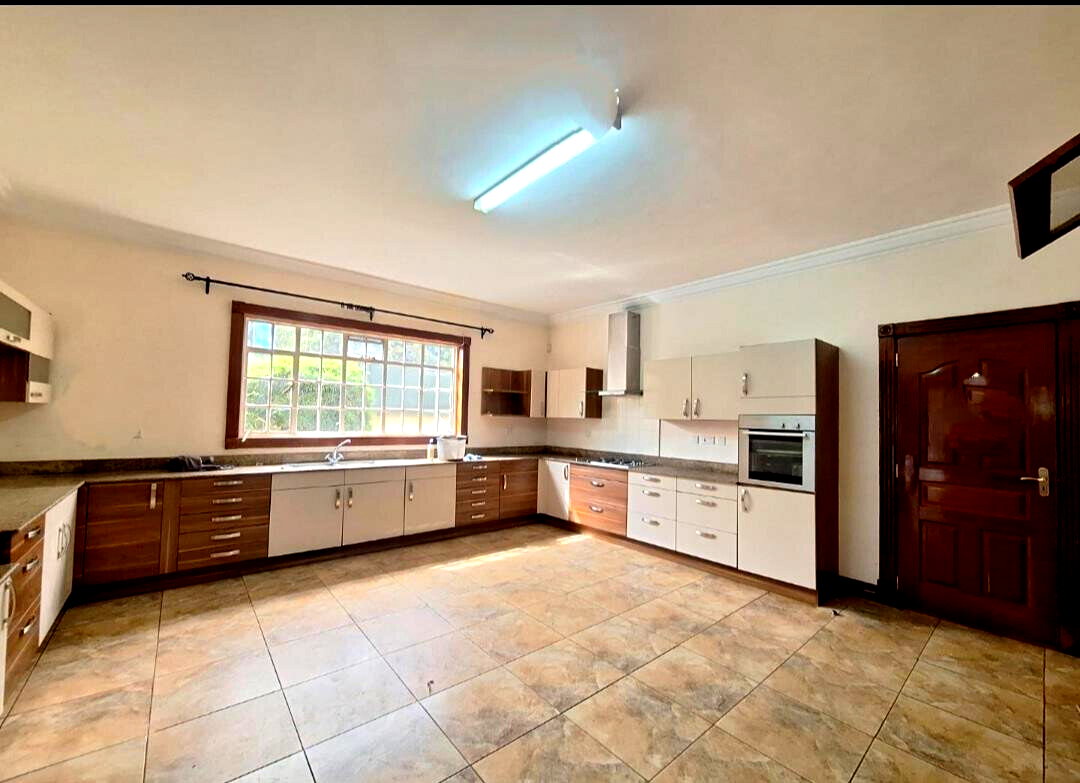 4-Ensuite Townhouse with Playground & DSQ in Gated Lavington
