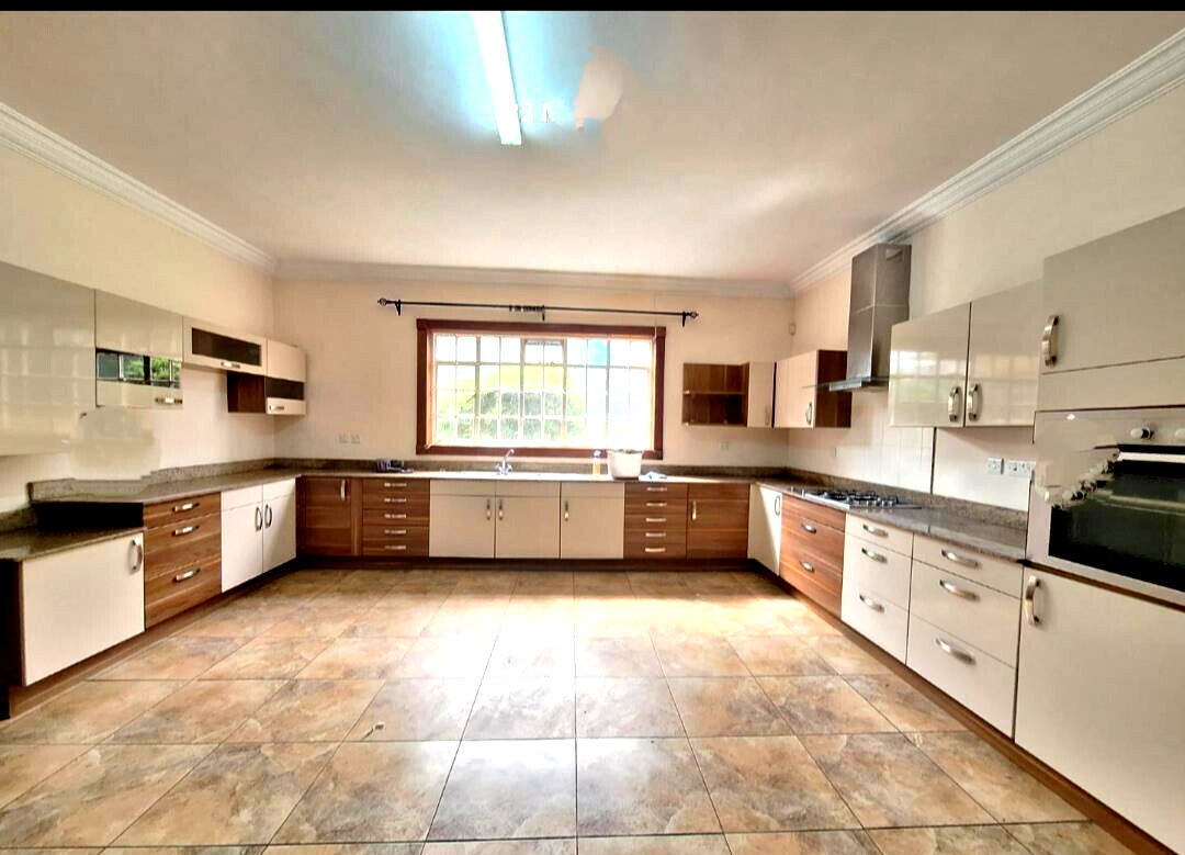 4-Ensuite Townhouse with Playground & DSQ in Gated Lavington