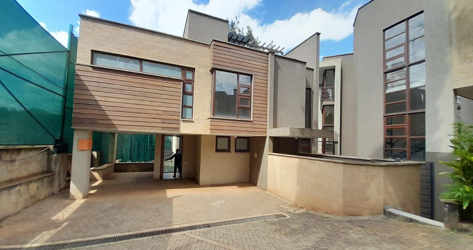4-Ensuite Townhouse with Rooftop Lounge & DSQ - Lavington