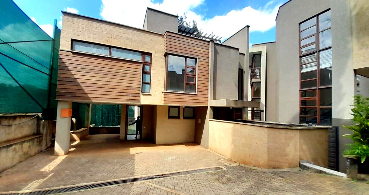 4-Ensuite Townhouse with Rooftop Lounge & DSQ - Lavington