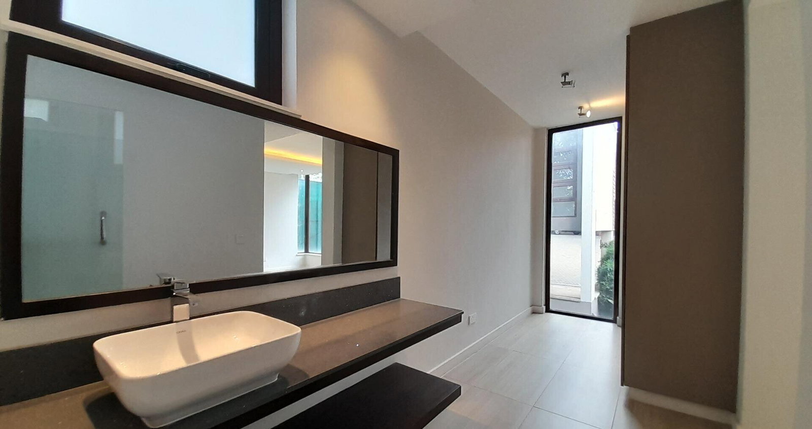 4-Ensuite Townhouse with Rooftop Lounge & DSQ - Lavington