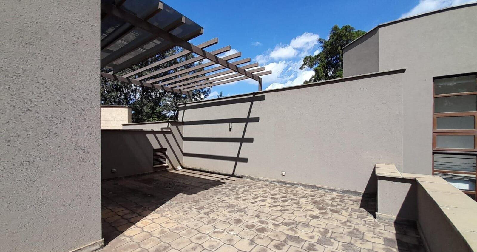 4-Ensuite Townhouse with Rooftop Lounge & DSQ - Lavington