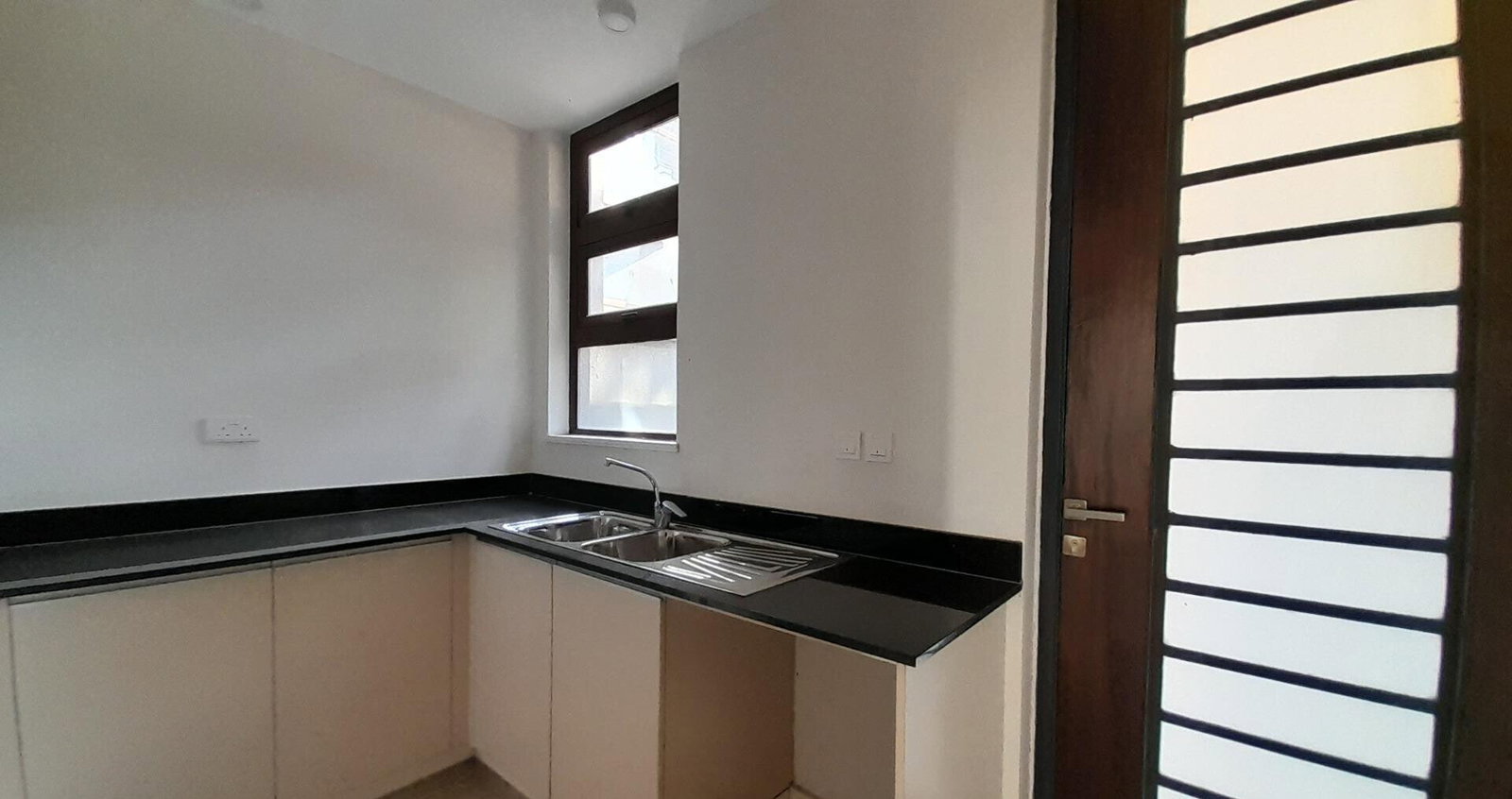 4-Ensuite Townhouse with Rooftop Lounge & DSQ - Lavington
