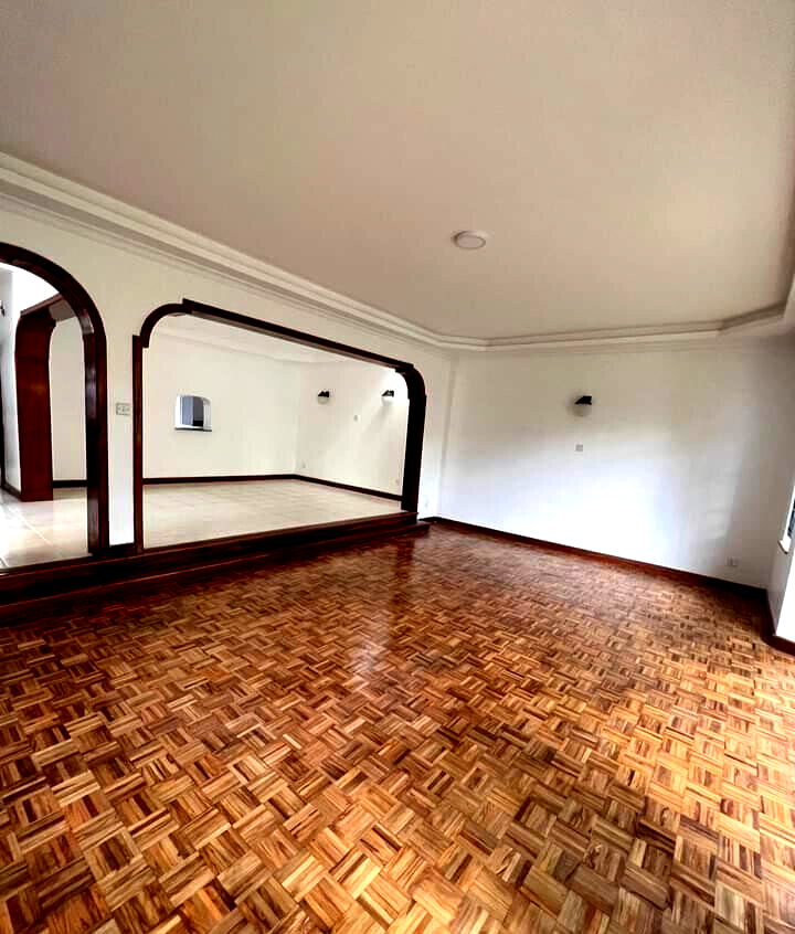 Renovated 4BR Townhouse with DSQ & Garden - Lavington