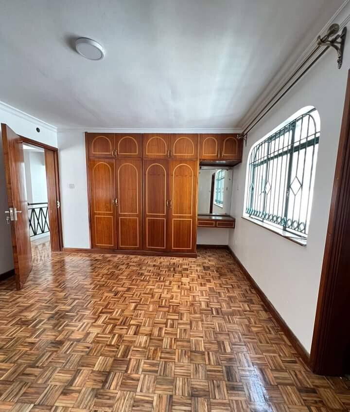 Renovated 4BR Townhouse with DSQ & Garden - Lavington