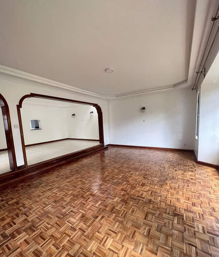 Renovated 4BR Townhouse with DSQ & Garden - Lavington