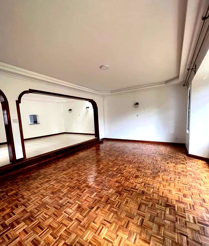 Renovated 4BR Townhouse with DSQ & Garden - Lavington