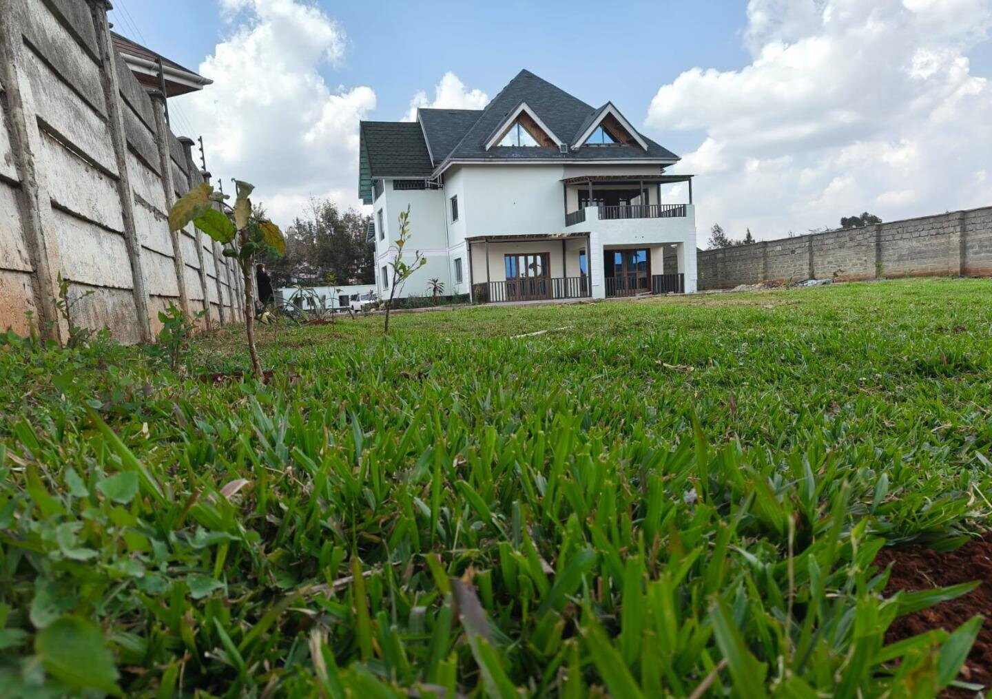 6-Bed Maisonette on Half Acre with Gym & Sauna – Karen