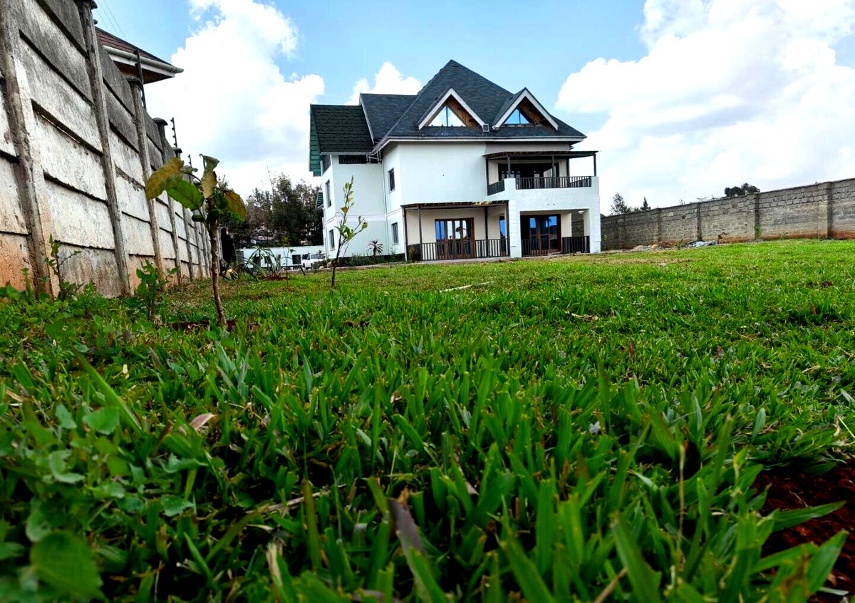 6-Bed Maisonette on Half Acre with Gym & Sauna – Karen