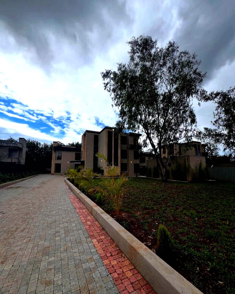 6-Ensuite Villa with Rooftop Terrace & DSQ – Karen