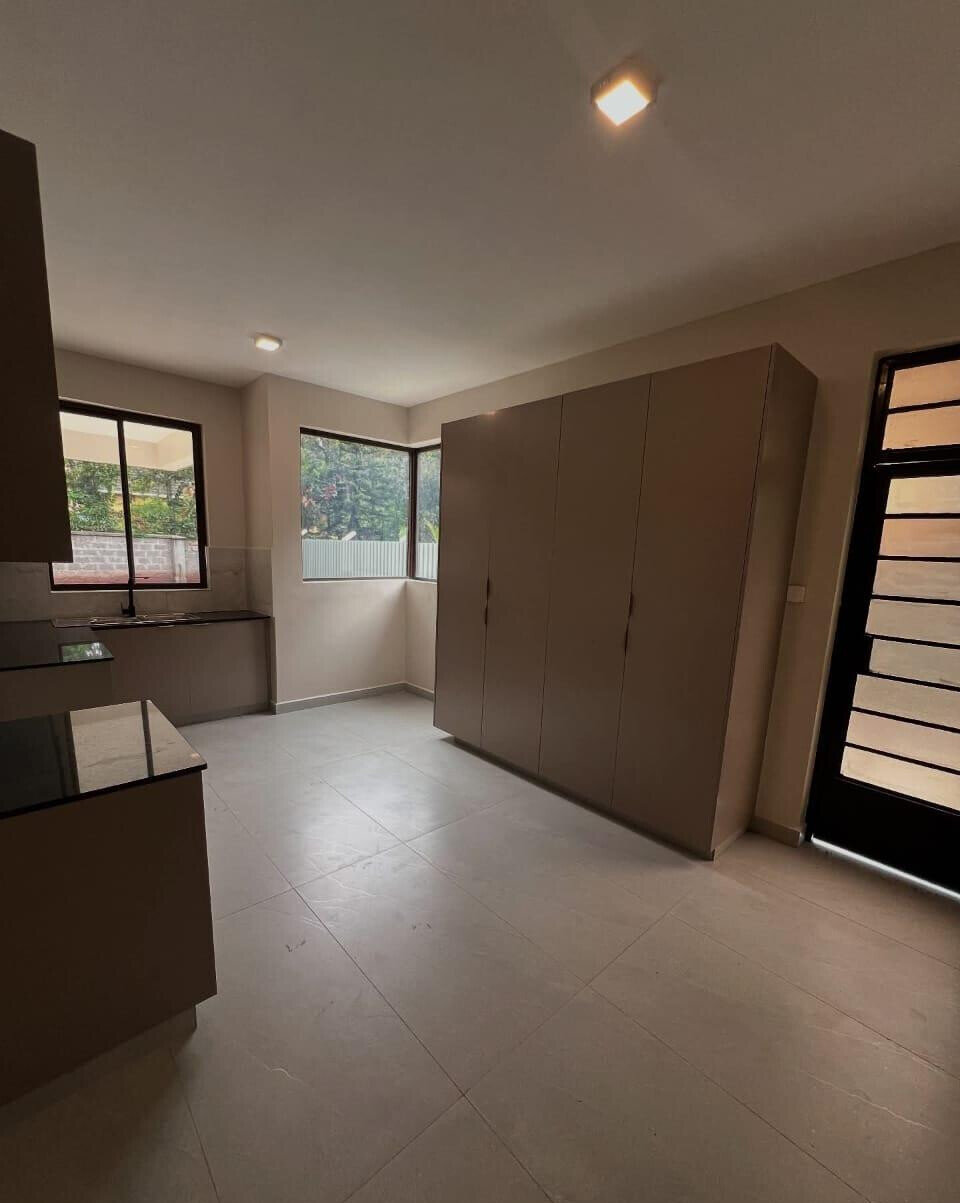 6-Ensuite Villa with Rooftop Terrace & DSQ – Karen