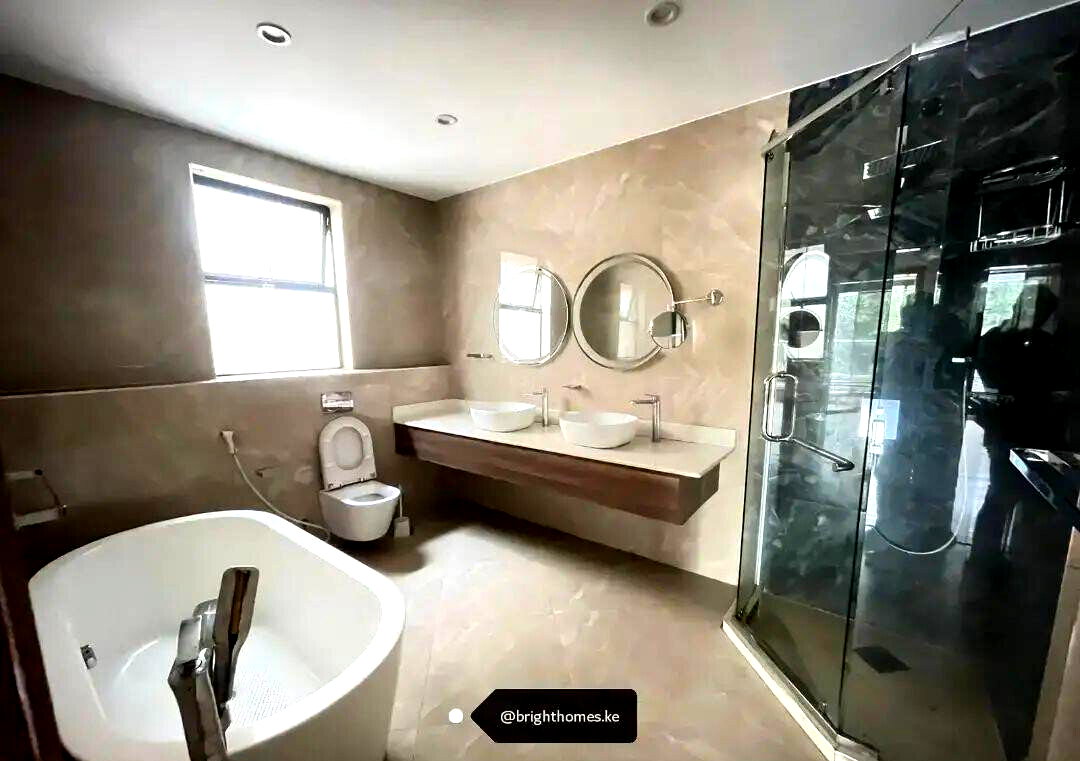 5-Ensuite Townhome with Fireplace & DSQ - Lavington
