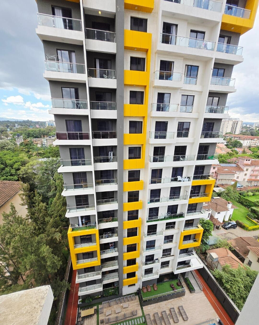 2BR Manhattan-Style Apartment with Heated Pool & Gym - Kilimani