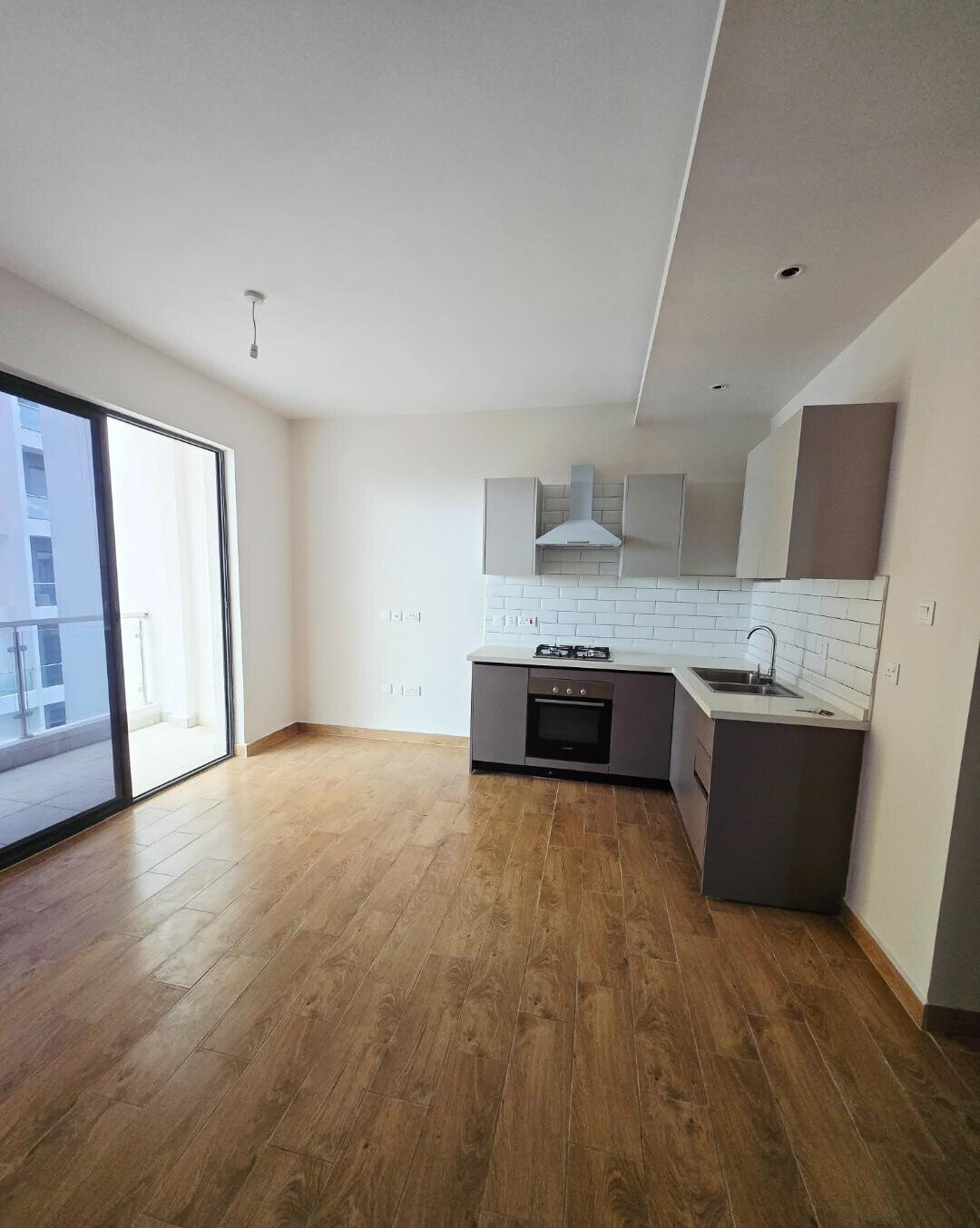 2BR Manhattan-Style Apartment with Heated Pool & Gym - Kilimani