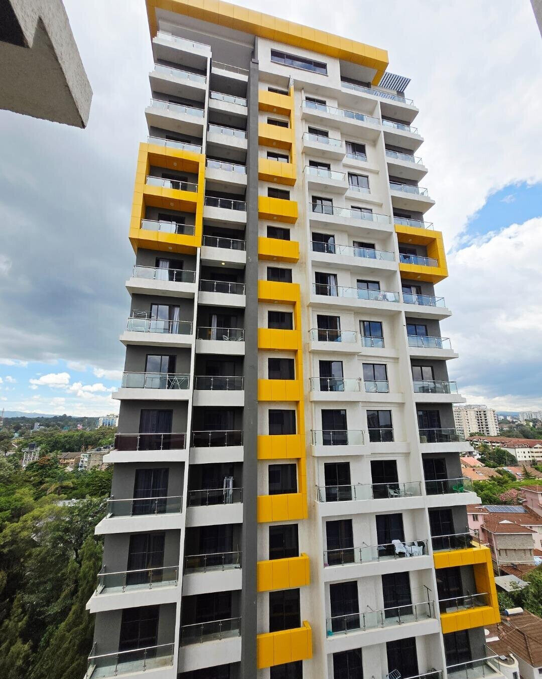 2BR Manhattan-Style Apartment with Heated Pool & Gym - Kilimani