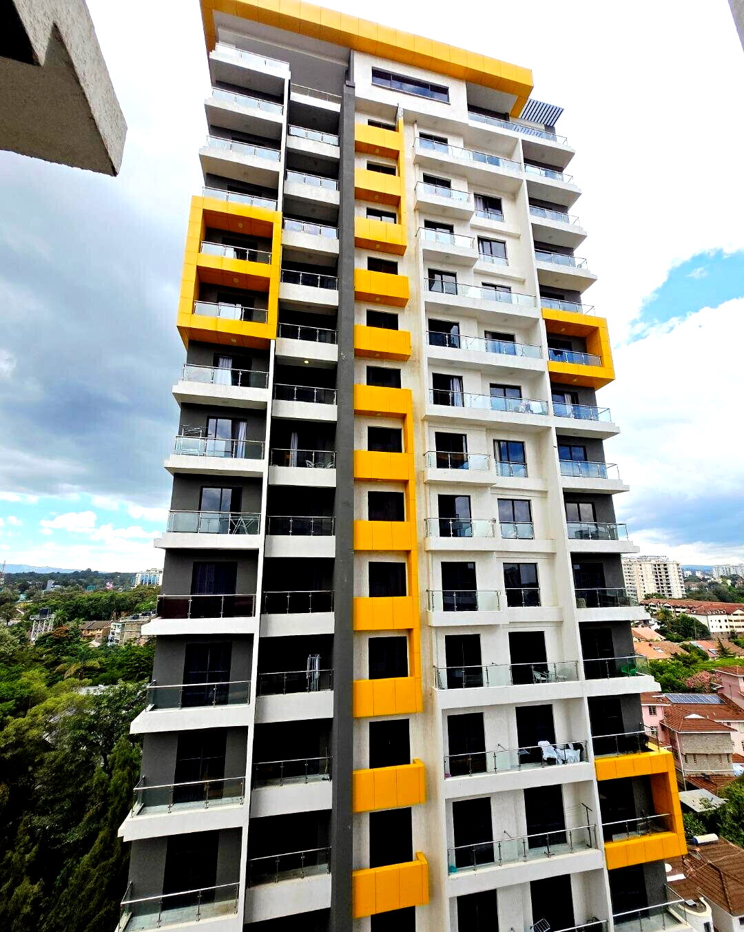 2BR Manhattan-Style Apartment with Heated Pool & Gym - Kilimani