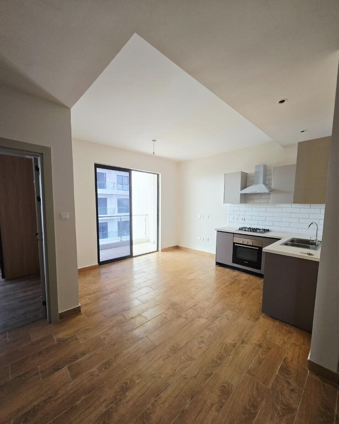 2BR Manhattan-Style Apartment with Heated Pool & Gym - Kilimani