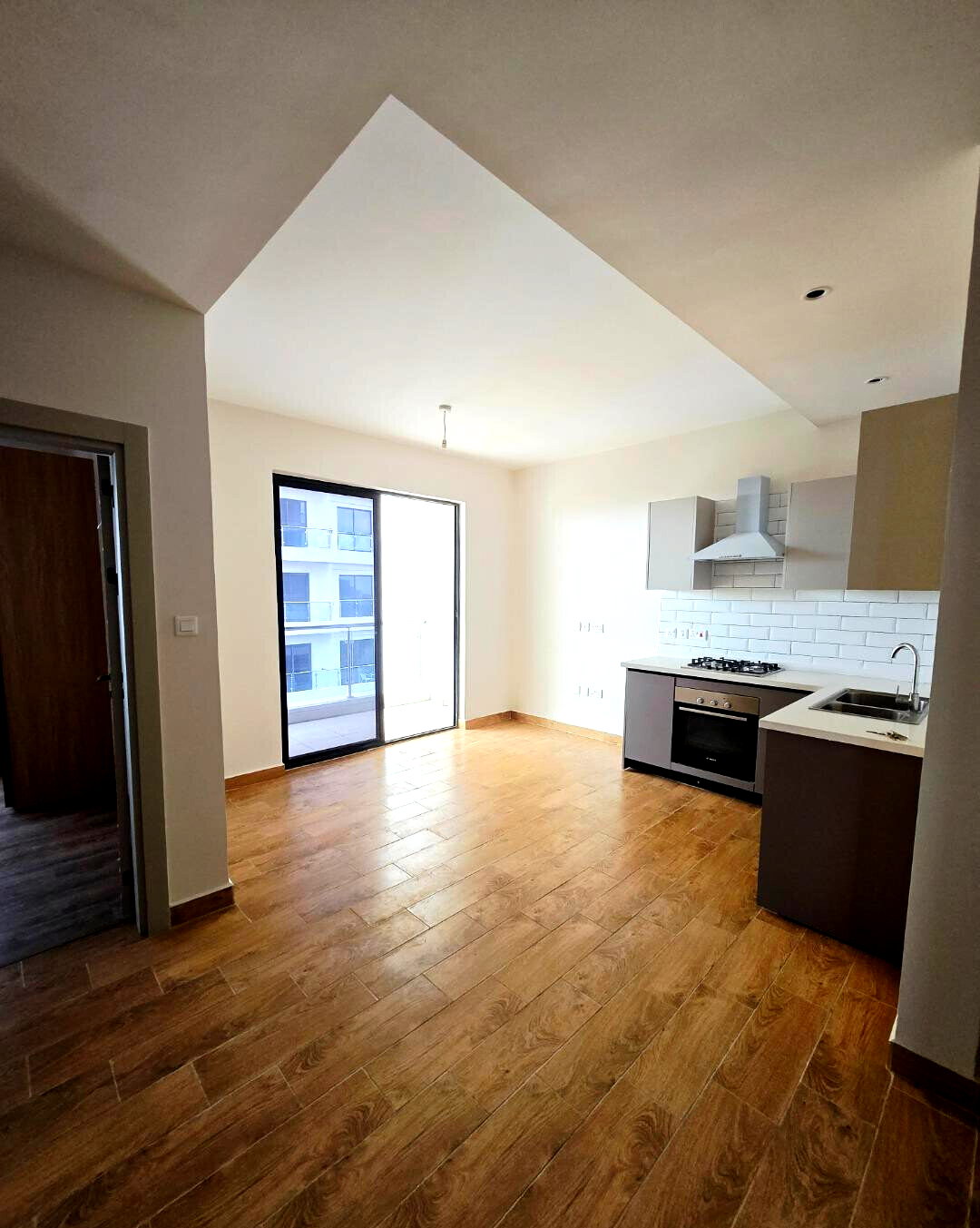 2BR Manhattan-Style Apartment with Heated Pool & Gym - Kilimani