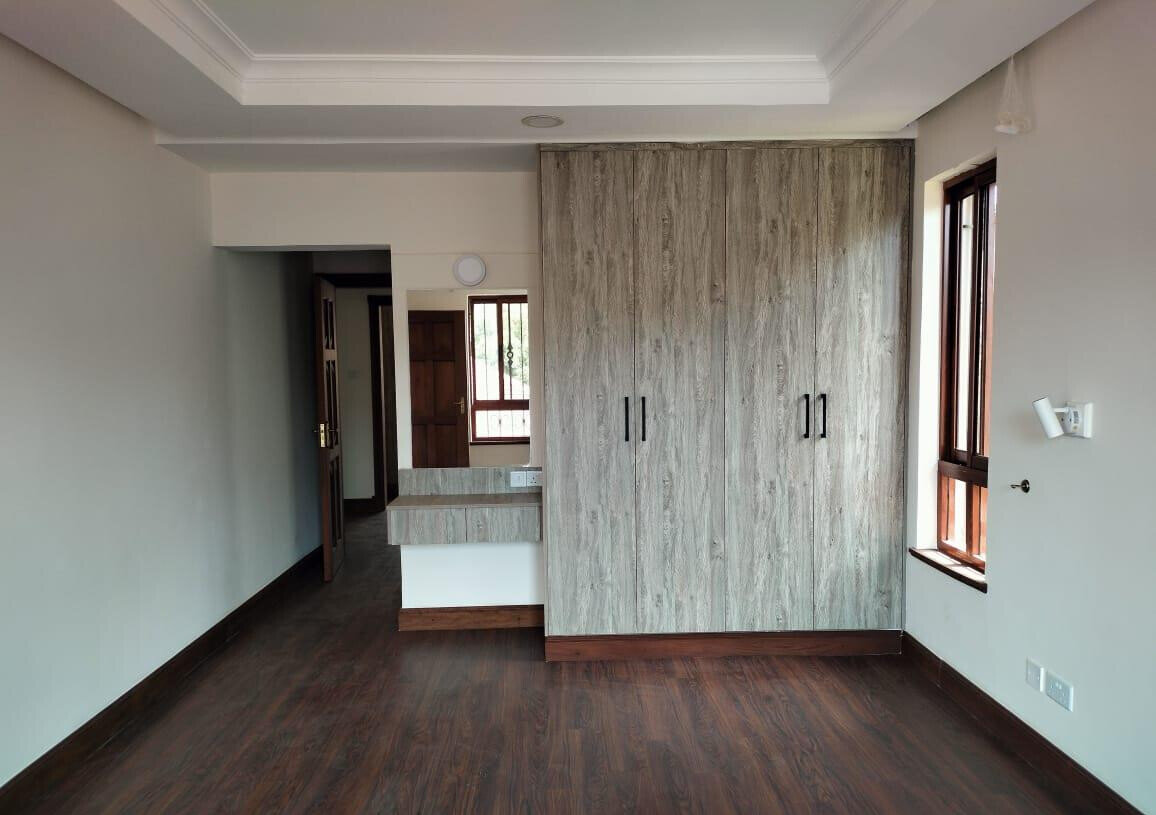 5BR Open-Concept Townhouse with Breakfast Bar - Spring Valley