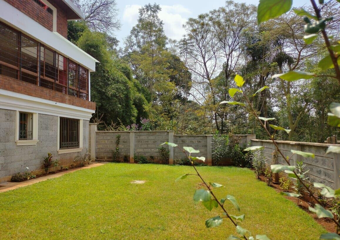 5BR Open-Concept Townhouse with Breakfast Bar - Spring Valley