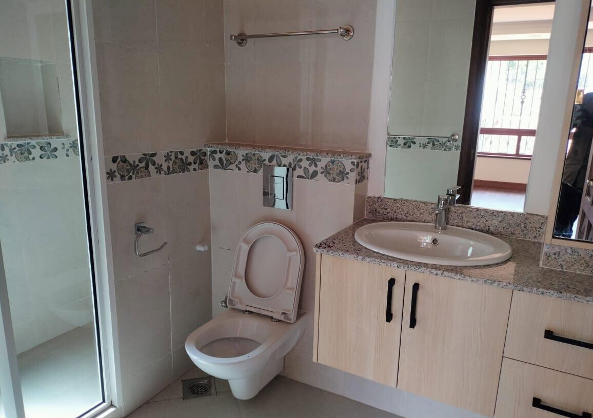5BR Open-Concept Townhouse with Breakfast Bar - Spring Valley
