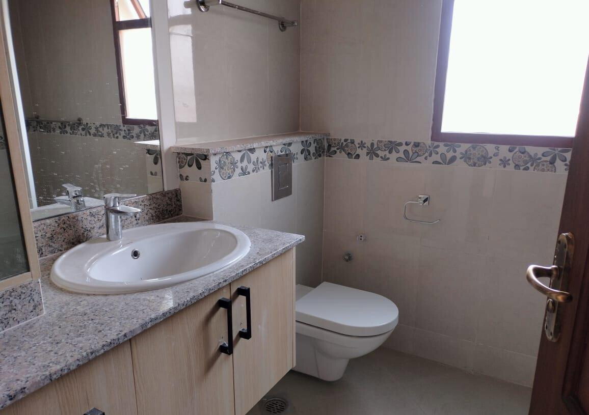 5BR Open-Concept Townhouse with Breakfast Bar - Spring Valley