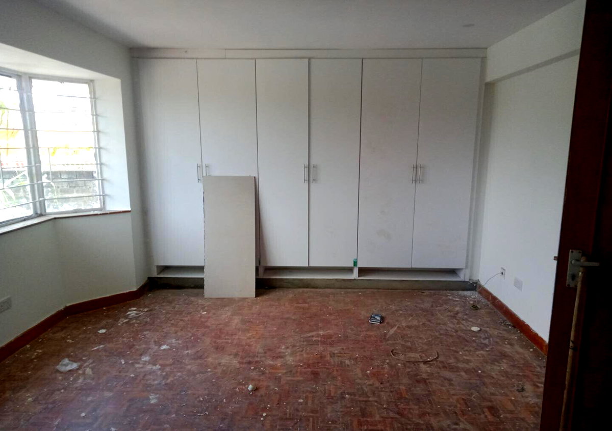 Modernised 4BR Townhouse with SQ & Private Garden - Westlands