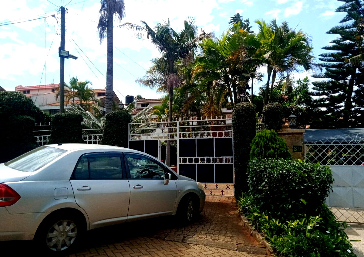 Modernised 4BR Townhouse with SQ & Private Garden - Westlands