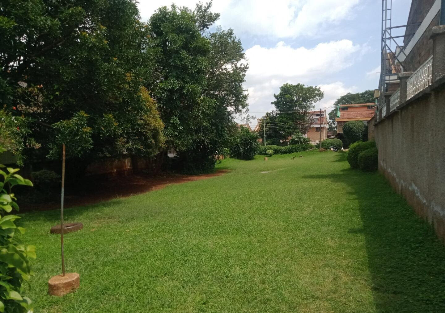 Modernised 4BR Townhouse with SQ & Private Garden - Westlands
