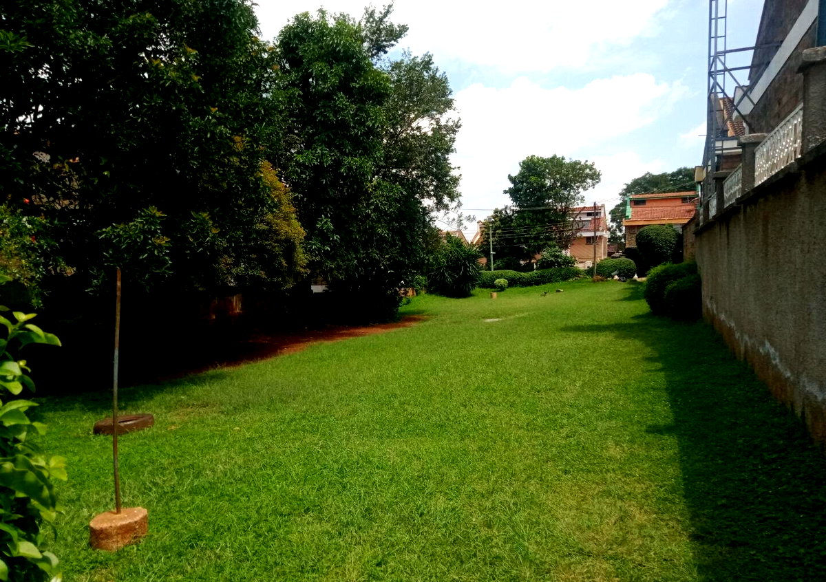 Modernised 4BR Townhouse with SQ & Private Garden - Westlands