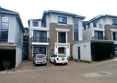 0.15 Acre 4BR Townhouse in Spring Valley