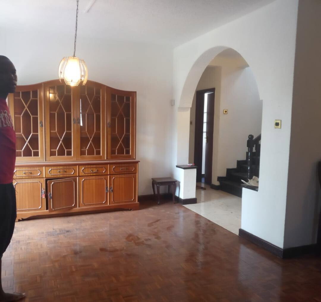 4-Bed Townhouse with Private Garden & DSQ - Lavington