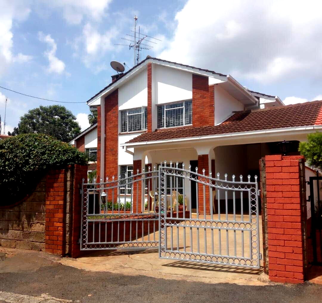 4-Bed Townhouse with Private Garden & DSQ - Lavington