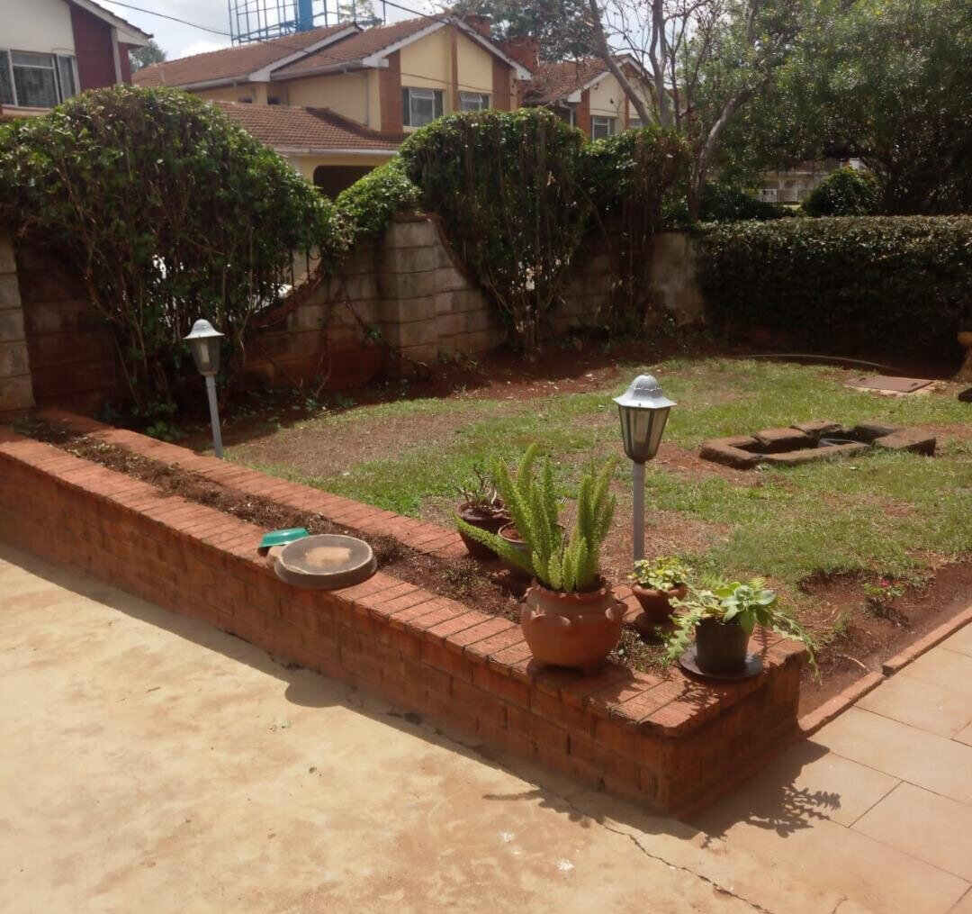 4-Bed Townhouse with Private Garden & DSQ - Lavington
