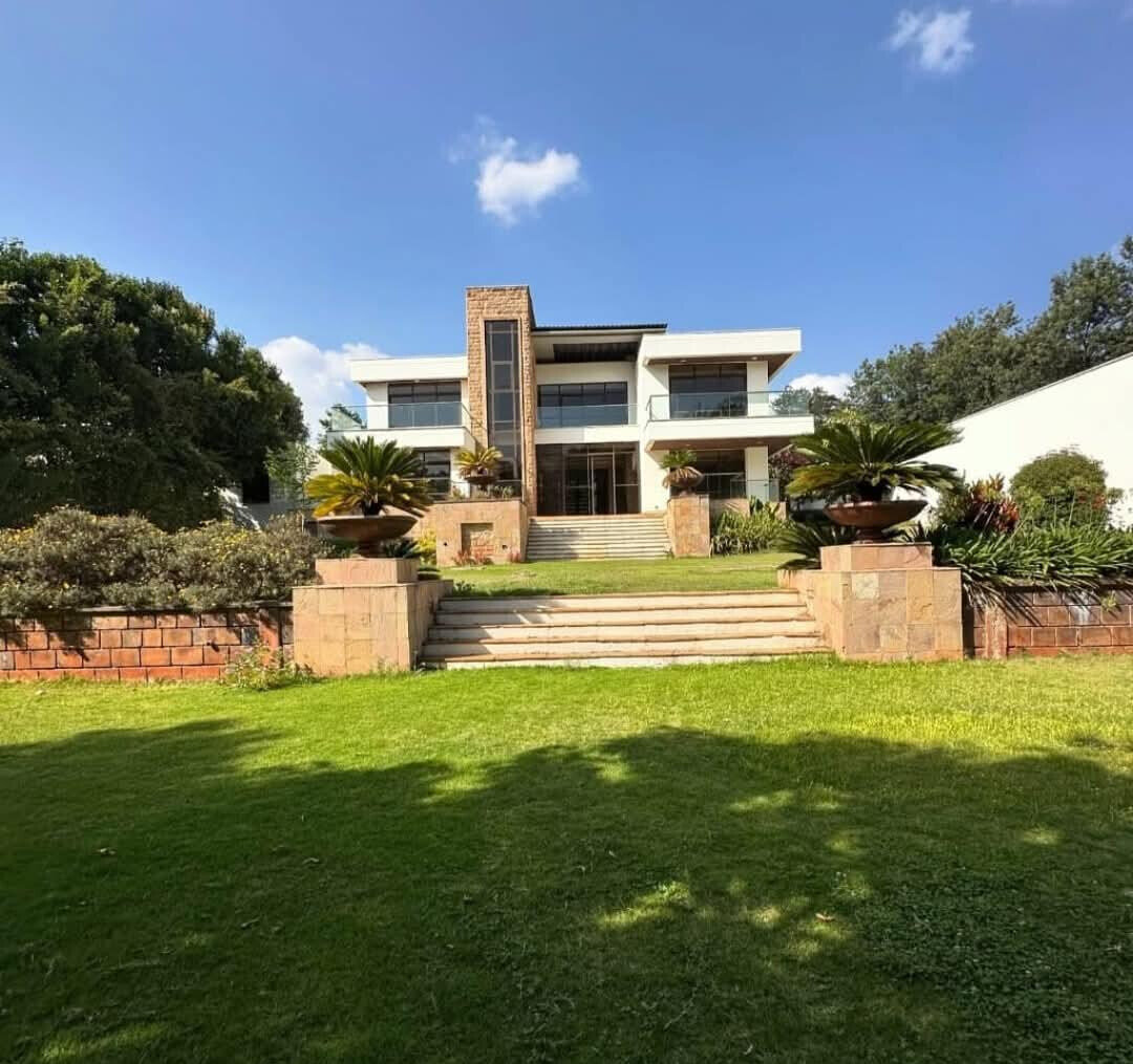5-Ensuite Villa with Pool Access on Half-Acre – Karen