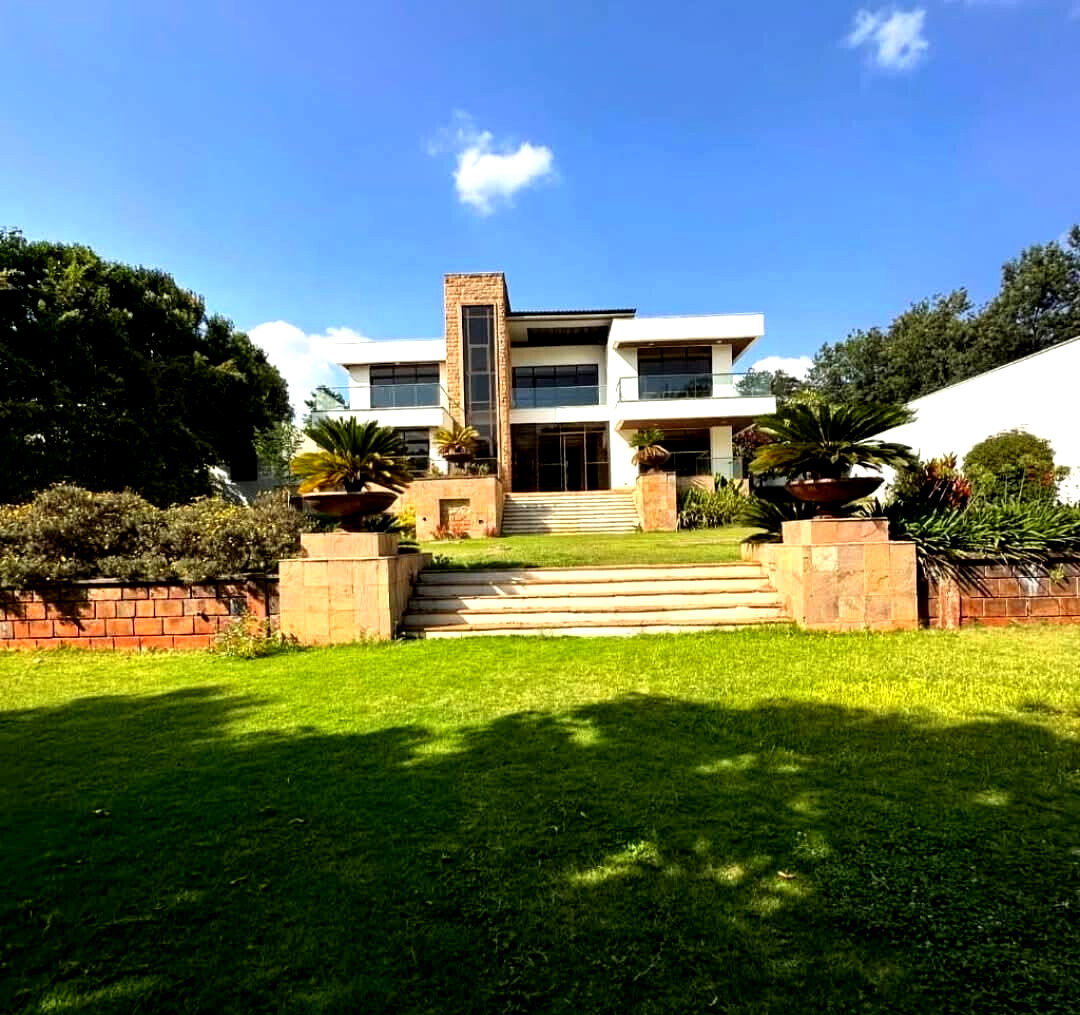 5-Ensuite Villa with Pool Access on Half-Acre – Karen